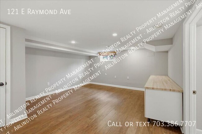 Building Photo - 121 E Raymond Ave