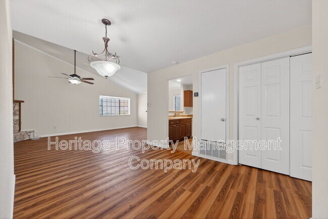 Building Photo - 609 Oak Park Dr