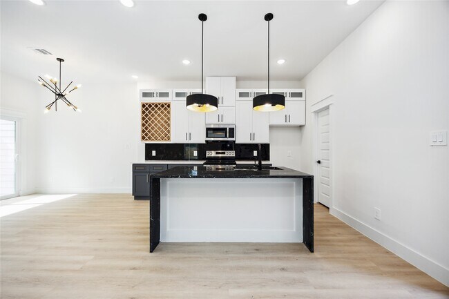 Building Photo - 4601 Newberry St