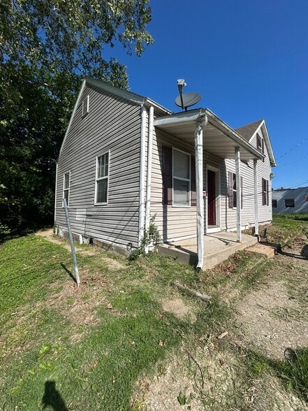 Building Photo - 323 N 7th St