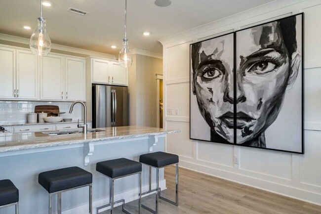 Building Photo - 3 Bedroom 2.5 Bathroom End Unit Townhome w/ 1st Floor Owners Suite and a 2 car Garage in the hear...