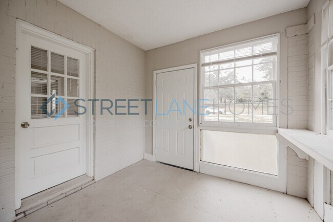 Building Photo - Charming 4 Bedroom in Columbus!