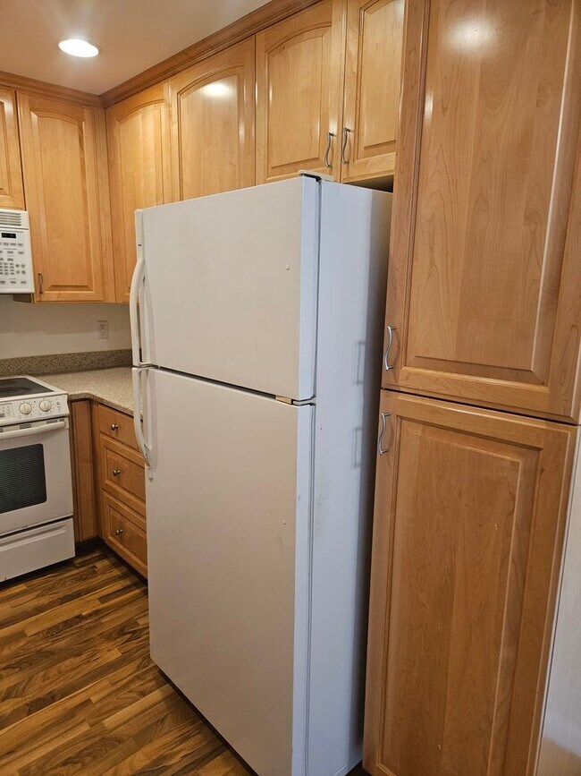 Building Photo - GENESEE - Regency Villas 1 BR Condo, 62+ C...