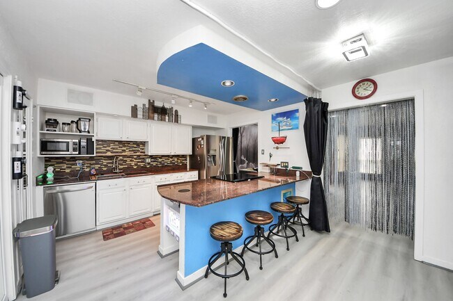 Building Photo - 7877 Kendalia Dr
