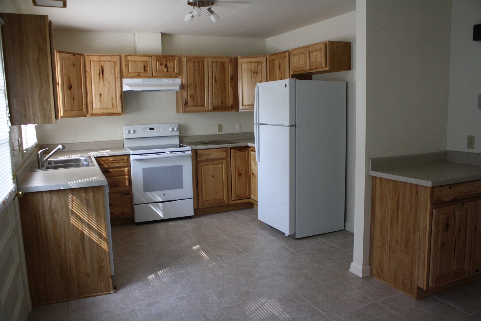 Kitchen - 675 E Liberty St