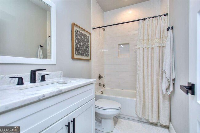 Building Photo - 419 McInnes Cir