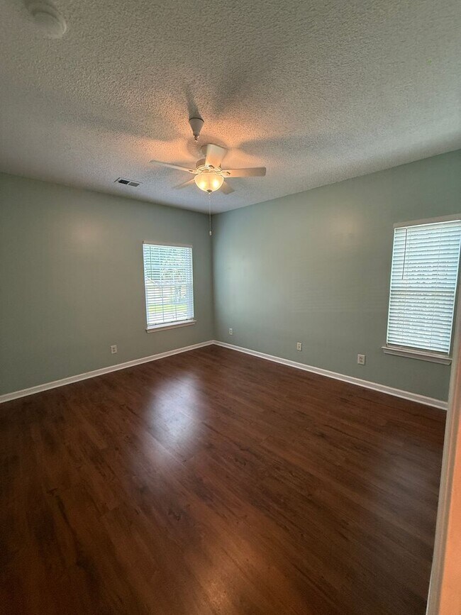 Building Photo - 9201 Walden Park Dr