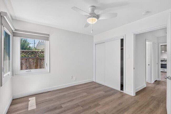Building Photo - 2,900 /Month Beautiful 2 Bed, 1 Bath Single Story, with Garage Centrally Located in Petaluma!