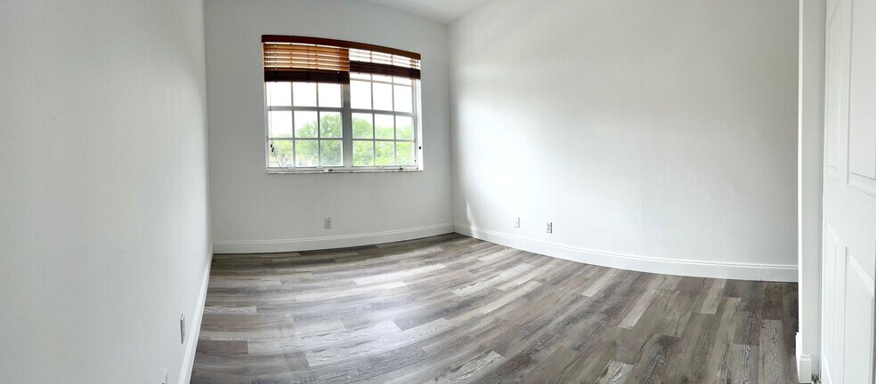 Building Photo - 10253 Via Hibiscus