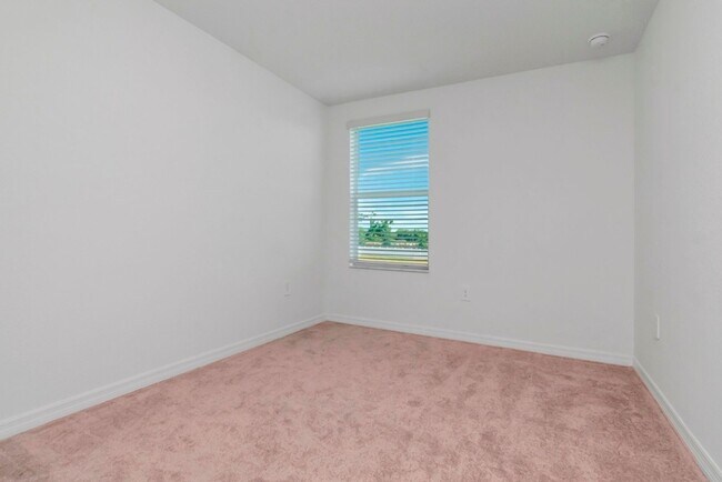 Building Photo - Brand-New 3BR/2.5BA Townhome in Lakewood Ranch — Internet, Trash & Lawn Care Included