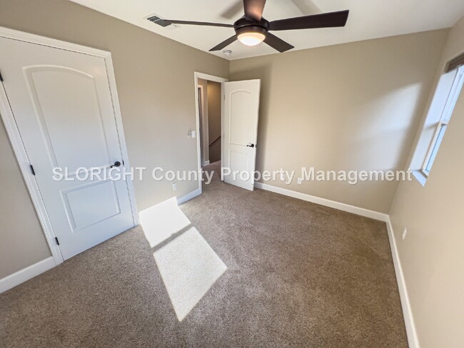 Building Photo - AVAILABLE NOW - Spacious Home Close to Downtown Paso Robles - 3 Bed / 2.5 Bath