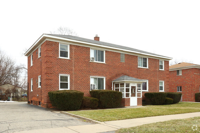 Building Photo - 19194-19212 Beech Daly Rd