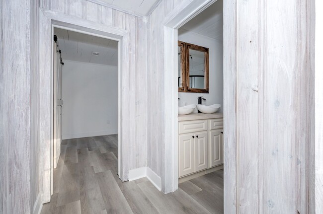 Building Photo - Fully remodeled home for rent!