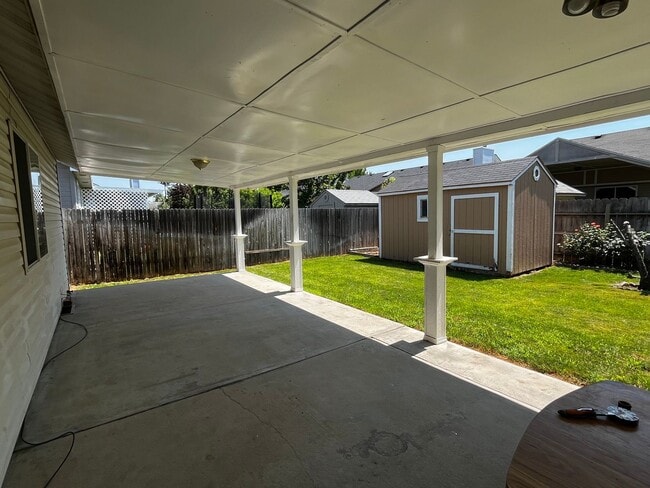 Building Photo - 11283 W Glen Ellyn Dr