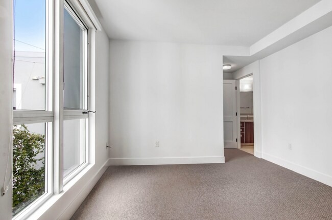 Building Photo - 1168 S Barrington Ave