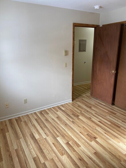 Bedroom - 28 E Genesee St