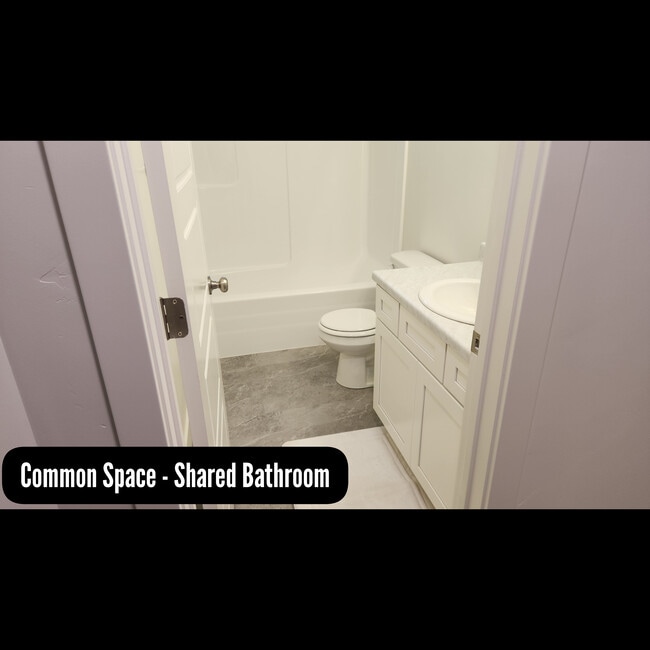 Building Photo - 1001 W Coral Charm Wy