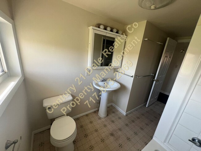 Building Photo - 3 Bedroom in Red Lion Schools with a 1 Car...