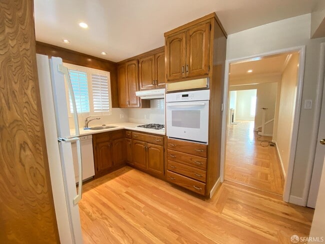 Building Photo - 60 Westdale Ave