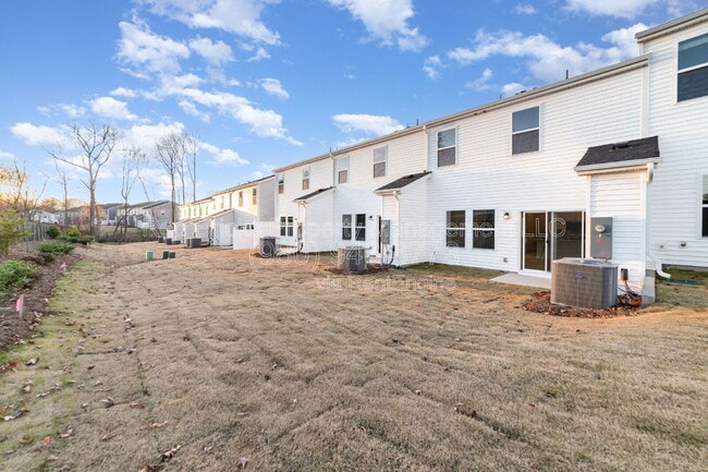 Building Photo - 4039 Smt Wds Dr