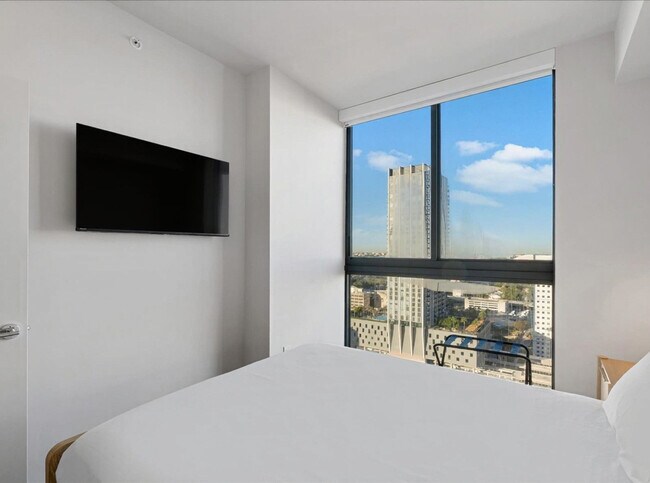 Building Photo - 11 NE 6th St