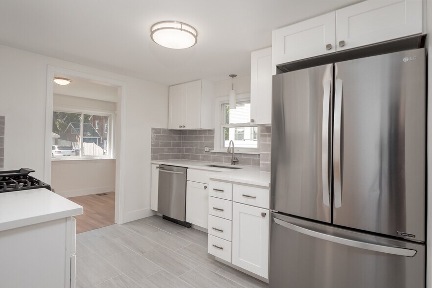 Building Photo - 92 Clinton Place Unit #2