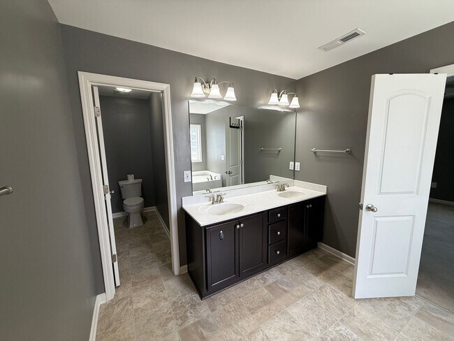 Building Photo - Gorgeous 3 Bed 2.5 Bath Plus Loft Home on ...