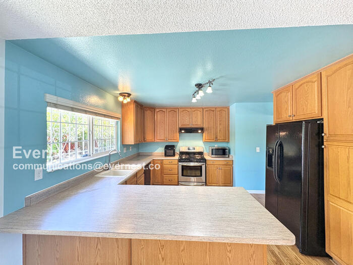 Building Photo - 300 Hannigan Wy