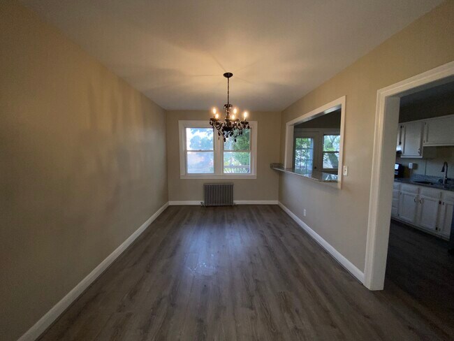 Building Photo - 41 N Kossuth St