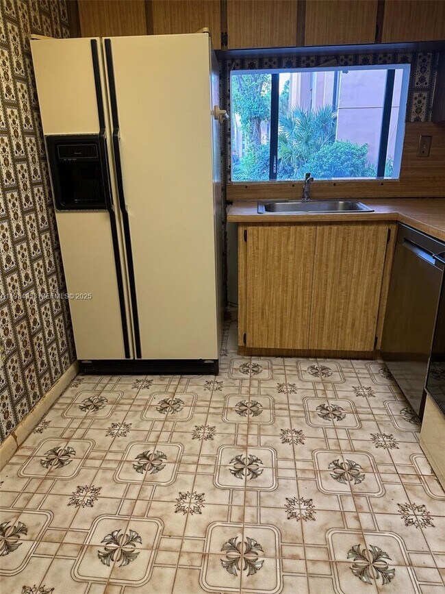 Building Photo - 9420 W Flagler St