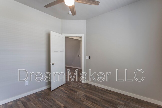 Building Photo - 3141 SE 35th St