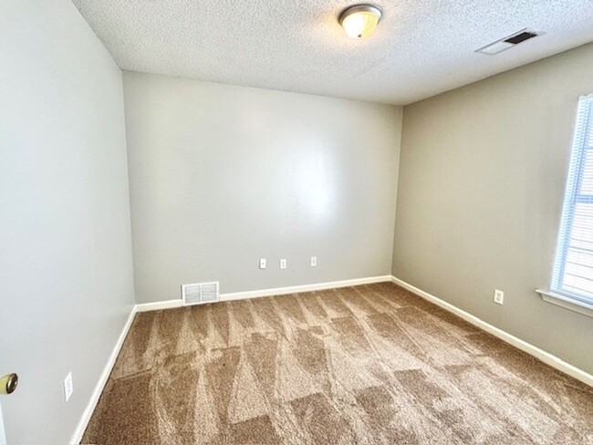 Building Photo - SterlingRidgeDr10221