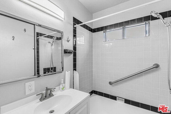 Building Photo - 4537 College View Ave