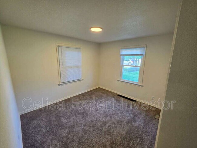 Building Photo - 4317 Spatz Ave