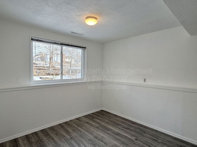 Building Photo - 3280 El Canto Dr