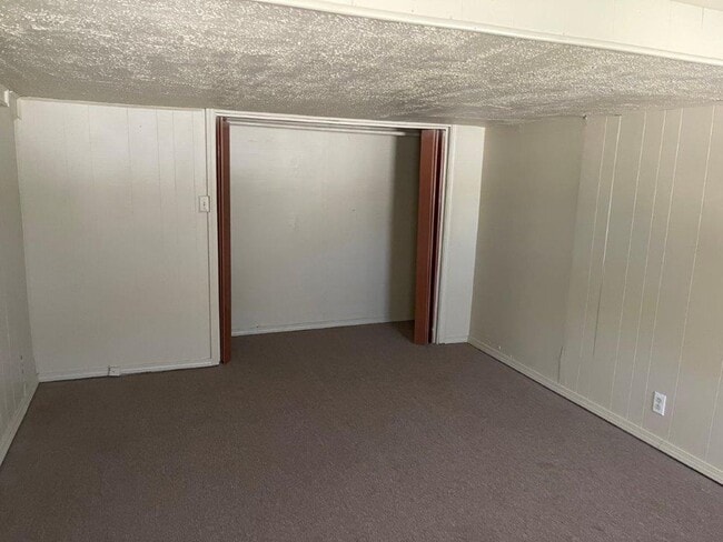 2 bed plus loft, 1 bath, garage conversion, great area! New countertops and kitchen and bath upd... - 2 bed plus loft, 1 bath,  garage conversion, great area! New countertops and kitchen and bath upd...