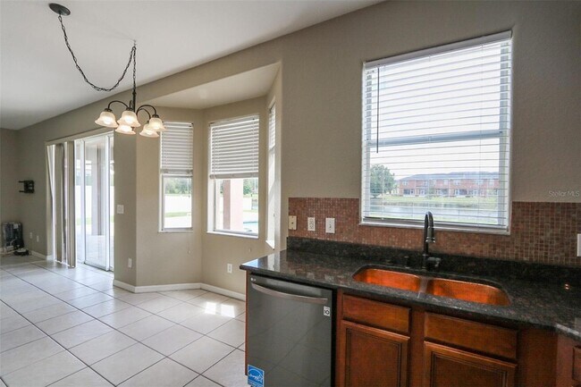 Building Photo - 9018 Pinebreeze Dr