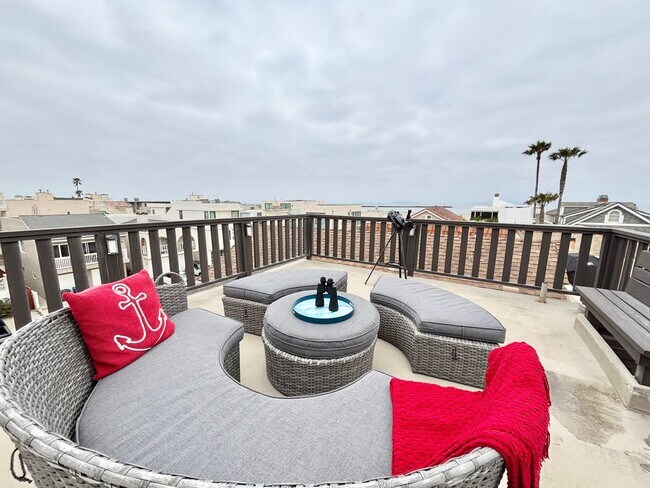 Building Photo - 113 Los Robles St
