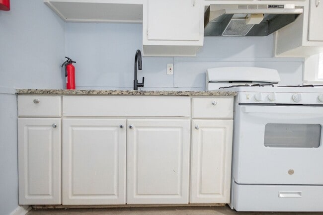 Building Photo - 911 Ray St