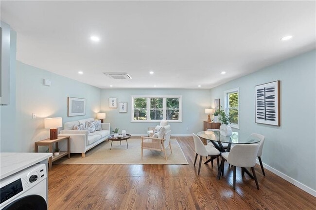 Building Photo - 7 Laneway Ct