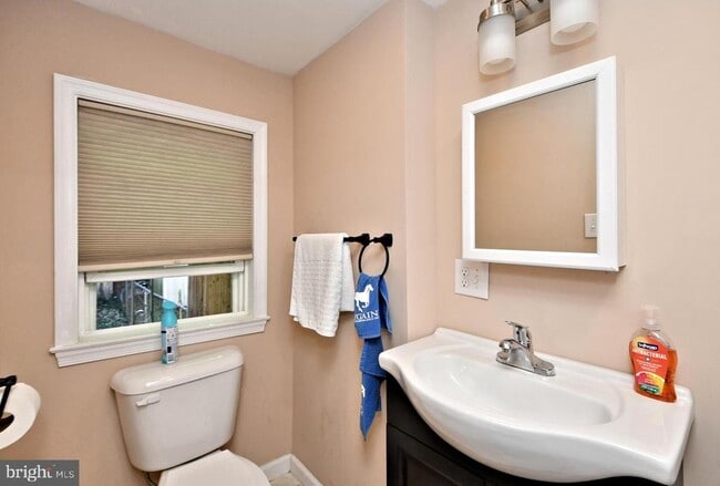 Building Photo - 23 Walnut St