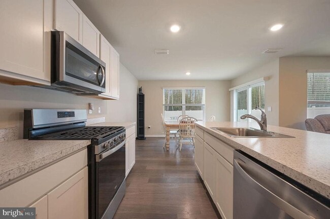 Building Photo - 504 Currant Cir