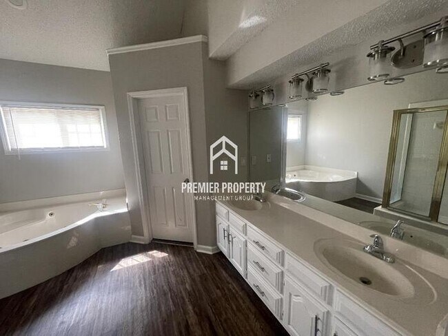 Building Photo - 1585 Wood Farms Dr