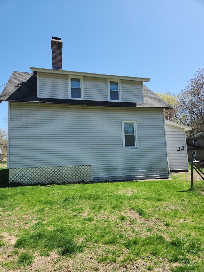 Building Photo - 361 Linwood Cemetery Rd