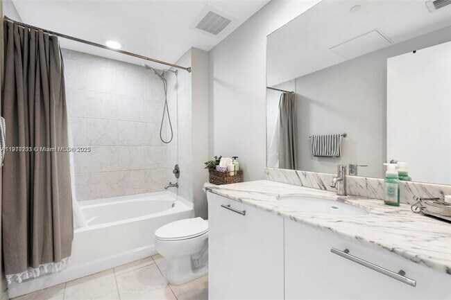 Building Photo - 951 Brickell Ave