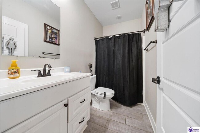 Building Photo - 1708 W Crocus Dr