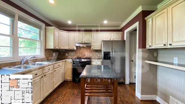 Building Photo - Beautiful Cottage Home located in Homewood