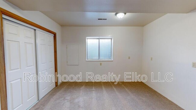 Building Photo - 2316 Sierra Dr