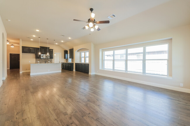 Building Photo - Bright Brick Home in Aubrey, TX