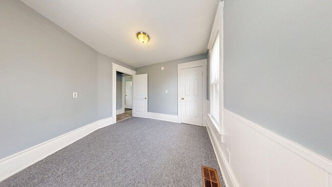 Building Photo - Freshly updated, large garage/small yard